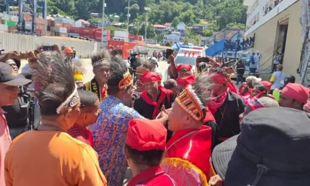 57 Peserta KMAN Dari Komunitas Masyarakat Adat Maluku Tiba Pertama  di Tanah Tabi Papua