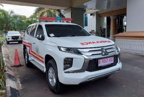 Tampak mobil Ambulance merek Mitsubishi Pajero Sport milik DPRD Banten