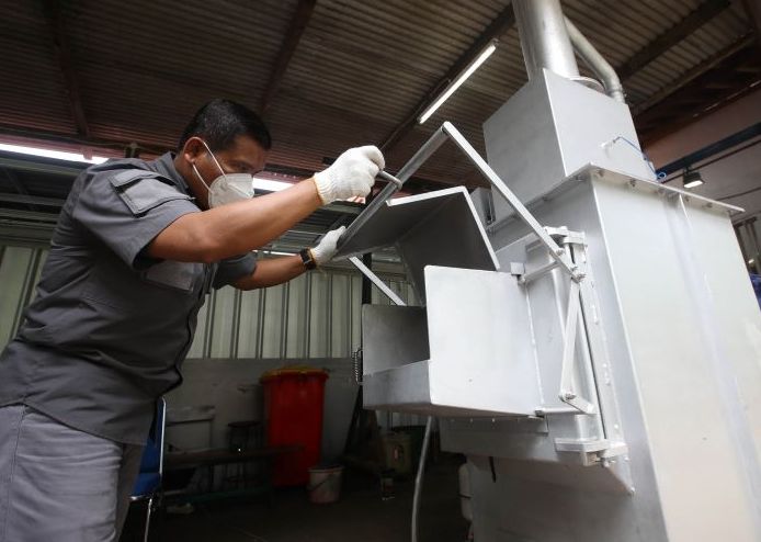 Mesin pengolahan sampah hibah Pemerintah Jepang dikembangkan Universitas Pendidikan Indonesia (UPI) Bandung untuk diproduksi dan rencananya akan dioperasikan di tiap RW di Kota Bandung.
