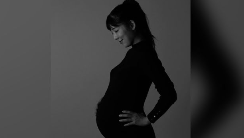 Pembawa acara Korea Selatan, Sayuri, yang tengah hamil