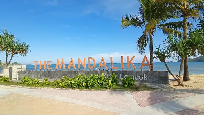 Pantai Kuta Mandalika Destinasi Hits Kekinian