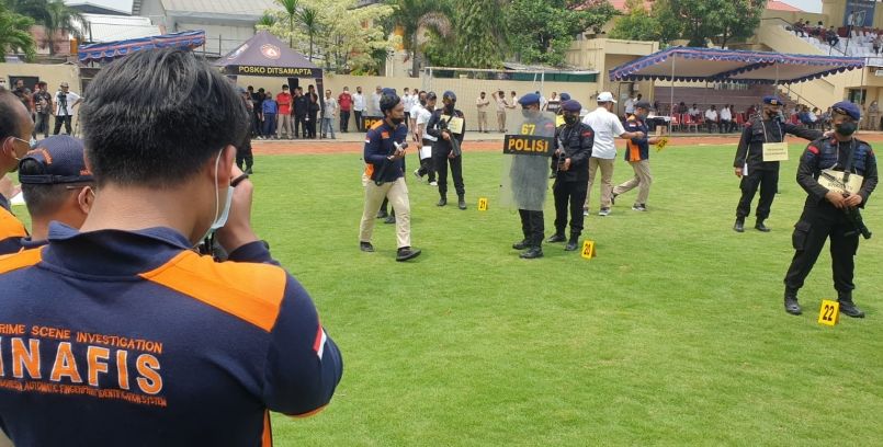 Penyidik Polri gelar rekonstruksi tragedi Kanjuruhan Malang di lapangan sepakbola Polda Jatim, Rabu, 19 Oktober 2022