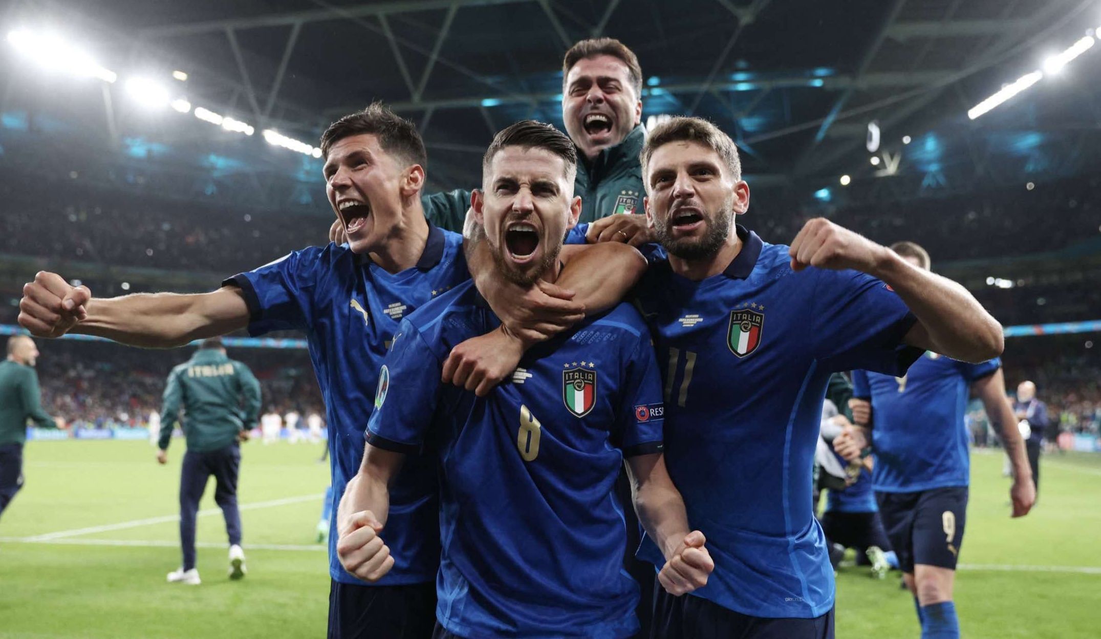 Italia menang adu penalti atas Spanyol untuk lolos ke final Euro