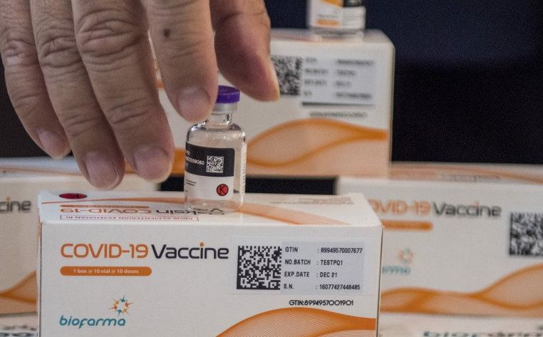 Kemasan vaksin Covid-19 diperlihatkan di Command Center serta Sistem Manajemen Distribusi Vaksin (SMDV), Bio Farma, Bandung, Jawa Barat, januari 2021 lalu