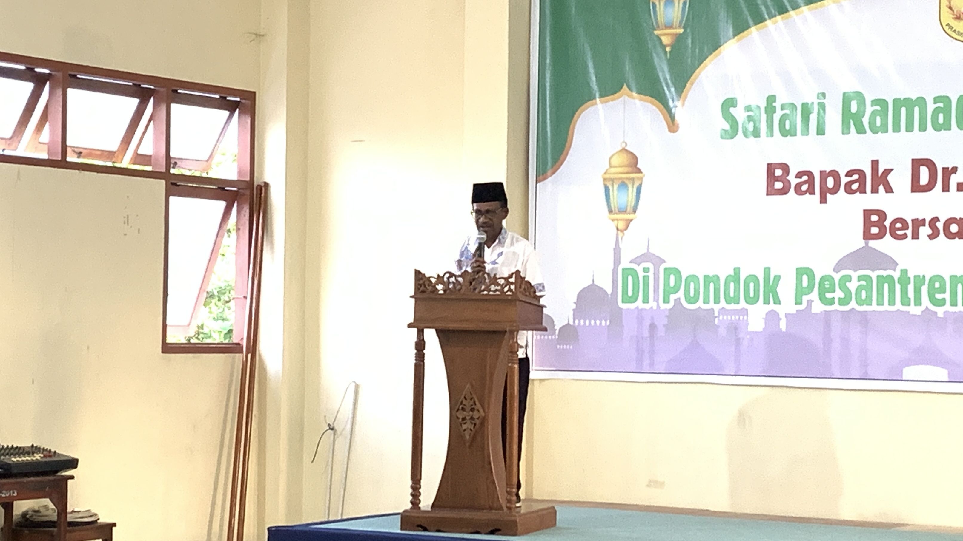 Pj Walikota saat memberikan sambutan dalam giat Safari Ramadan