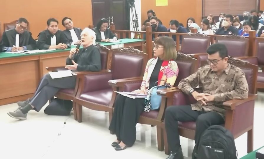 Ahli filsafat moral Franz Magnis Suseno beri keterangan meringankan Bharada Eliezer  dalam sidang lanjutan kasus pembunuhan berencana Brigadir J, Senin, 26 Desember 2022, di PN Jakarta Selatan