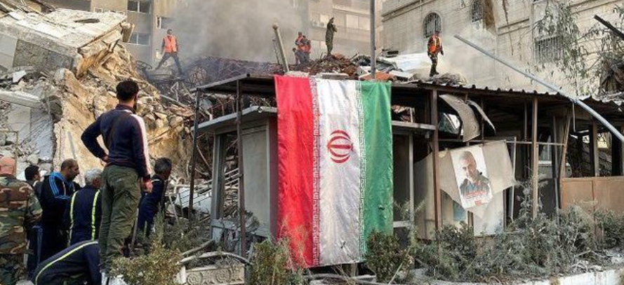 Reruntuhan Konsulat Iran di Damaskus, Suriah, pada Senin (01/04), pasca serangan udara.