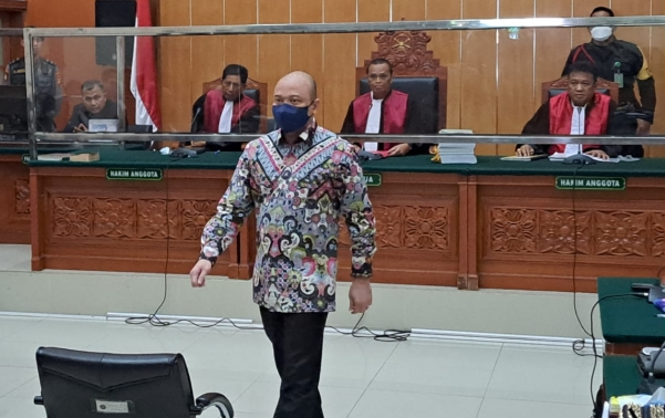 Mantan Kapolda Sumatera Irjen Pol Teddy Minahasa,  dituntut Jaksa Penuntut Umum dengan hukuman mati pada persidangan di Pengadilan Negeri Jakarta Barat.
