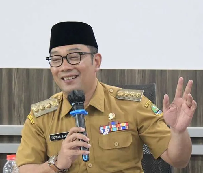 Akhir Masa Jabatan, Ridwan Kamil Meninggalkan Siswa Miskin Depok Tak ...