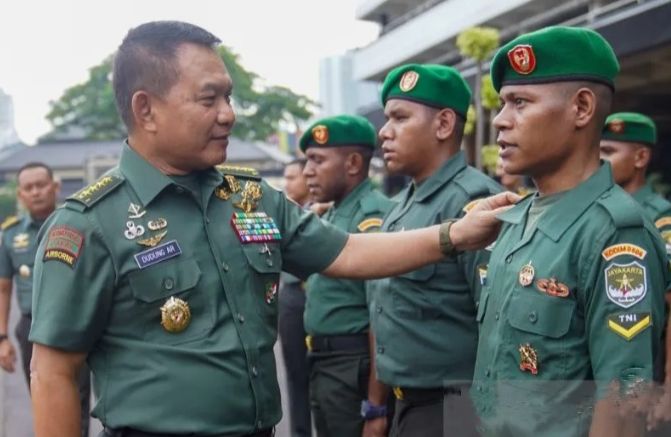 Kepala Staf Angkatan Darat (Kasad) Jenderal TNI Dudung Abdurachman saat memberikan pengarahan kepada 948 Bintara Otsus secara tatap muka di Mabesad Jakarta, Kamis, 9 Juni 2022 kemarin.