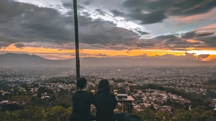 Liburan ke Bandung? Jangan Lupa Mampir ke 4 Kafe Rooftop dengan ...