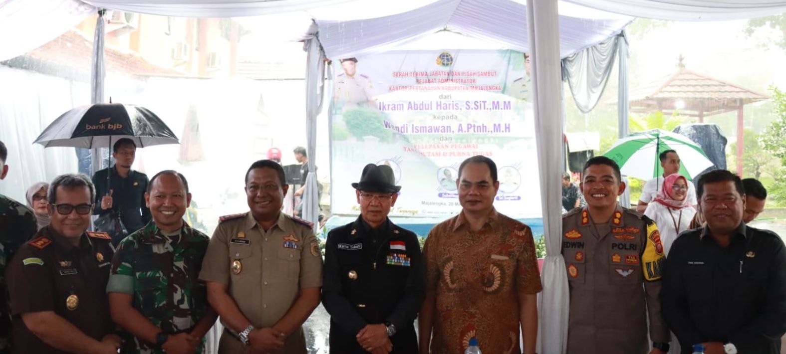 Sertijab Kepala Kantor ATR BPN Kabupaten Majalengka ti Ikram Abdul Haris, S.SiT.,M.M., ka Wendi Ismawan, A.Ptnh.,M,H,(20/03/2o23) di Kantor ATR BPN Kabupaten Majalengka.  Pasualan pertanahan  kudu gancang diungkulan.