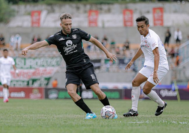 Preview dan link live streaming Persebaya Surabaya vs Persikabo 1973 di pertandingan tunda BRI Liga 1.*
