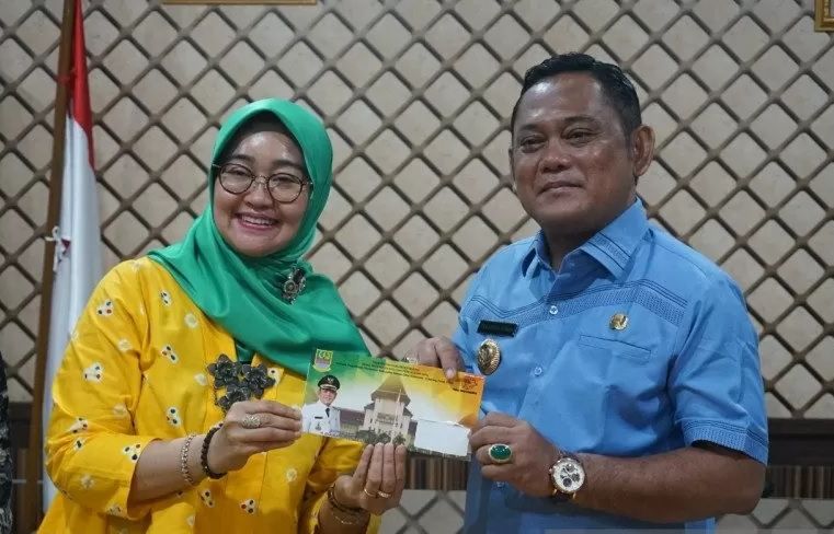 Lelah Menunggu, Ribuan e-KTP Warga Kabupaten Bekasi ...