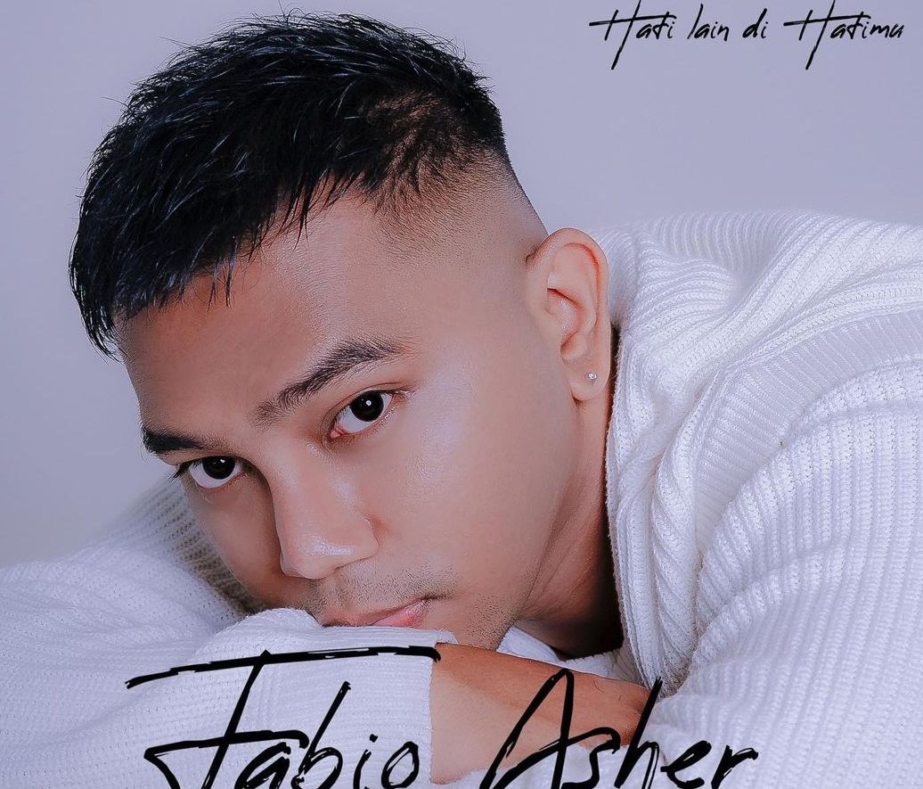 Lirik lagu Fabio Asher 'Setia Menunggumu' singel terbaru yang berlirik Maafkan Aku Bukan Maksudku Memaksa Dirimu.