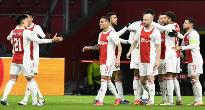 Pemain Ajax Amsterdam melakukan selebrasi usai mengalahkan Sporting Lisbon pada laga Liga Champions Grup C di Johan Cruijff Arena, Amsterdam, Belanda, Rabu 8 Desember 2021 WIB. 