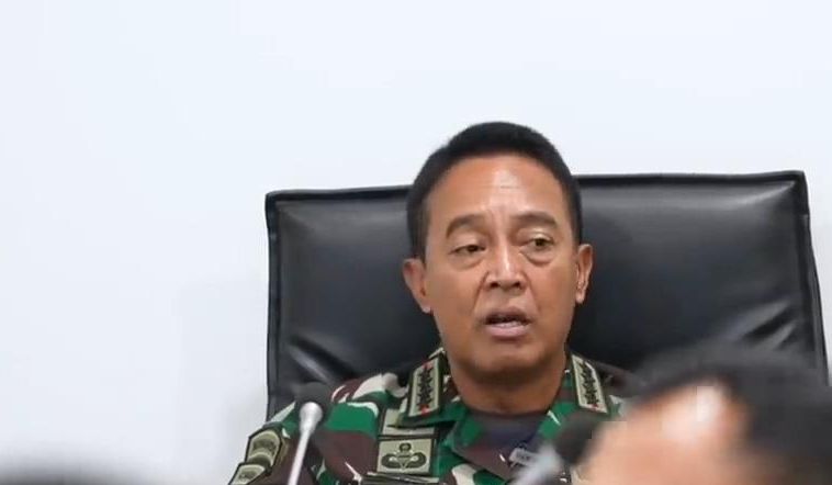 Muncul Spanduk Jenderal Andika Perkasa Pakai Baju 'Khas' PKI, Netizen Minta Aparat Tangkap Pembuat Spanduk