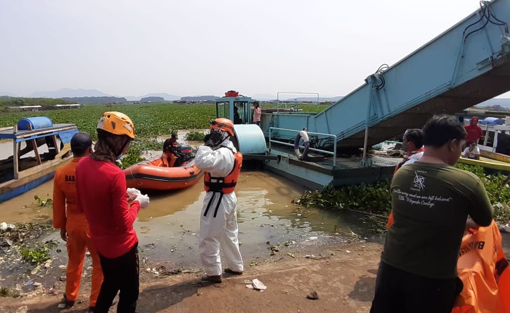 Tim SAR Gabungan Evakuasi Jasad Andi. Ditemukan di Dermaga Nusa Dua, Mande, Cianjur