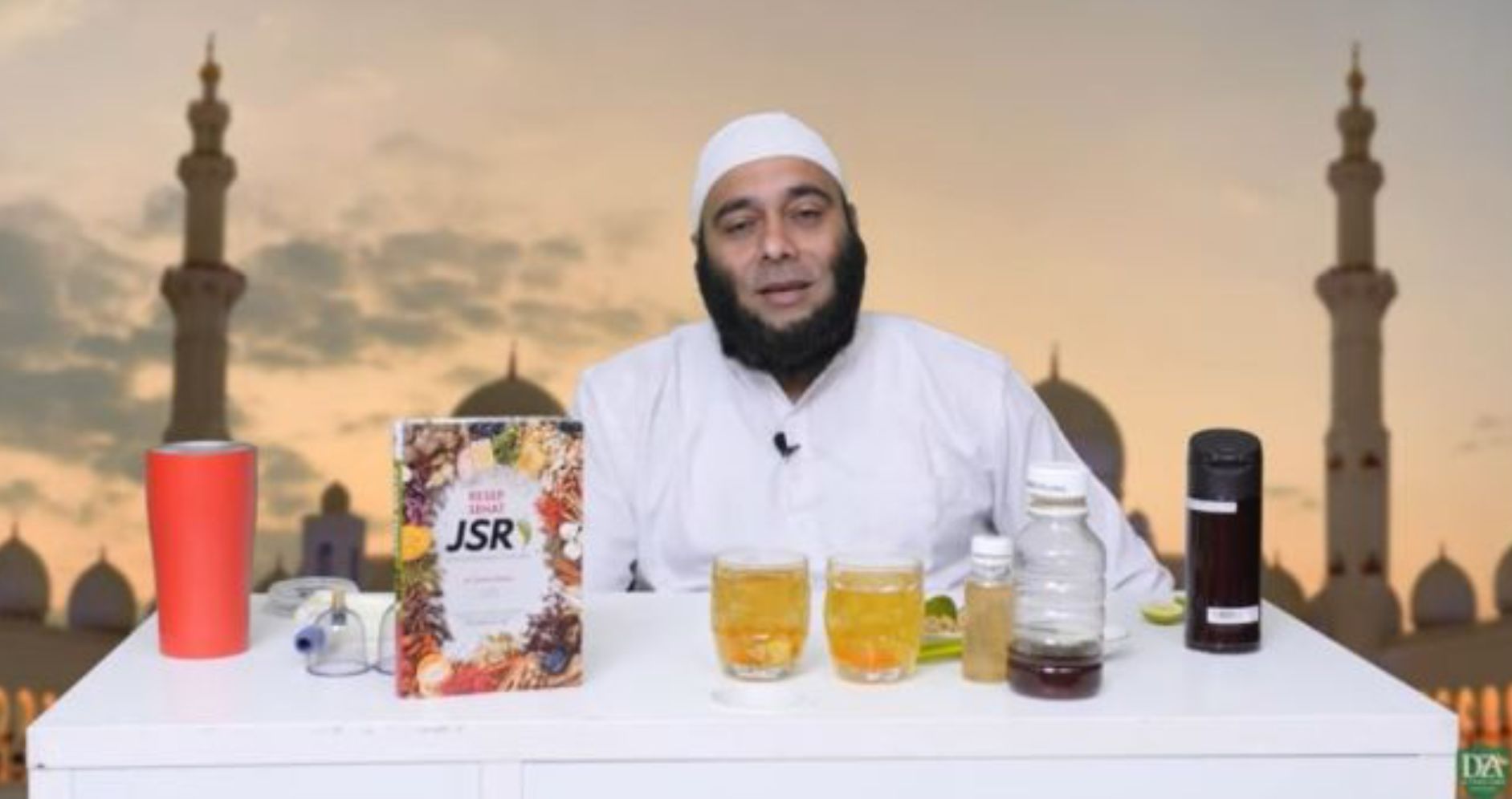 dr Zaidul Akbar membagikan resep minuman detoks alami yang cocok diminum saat sahur atau berbuka puasa di bulan Ramadhan