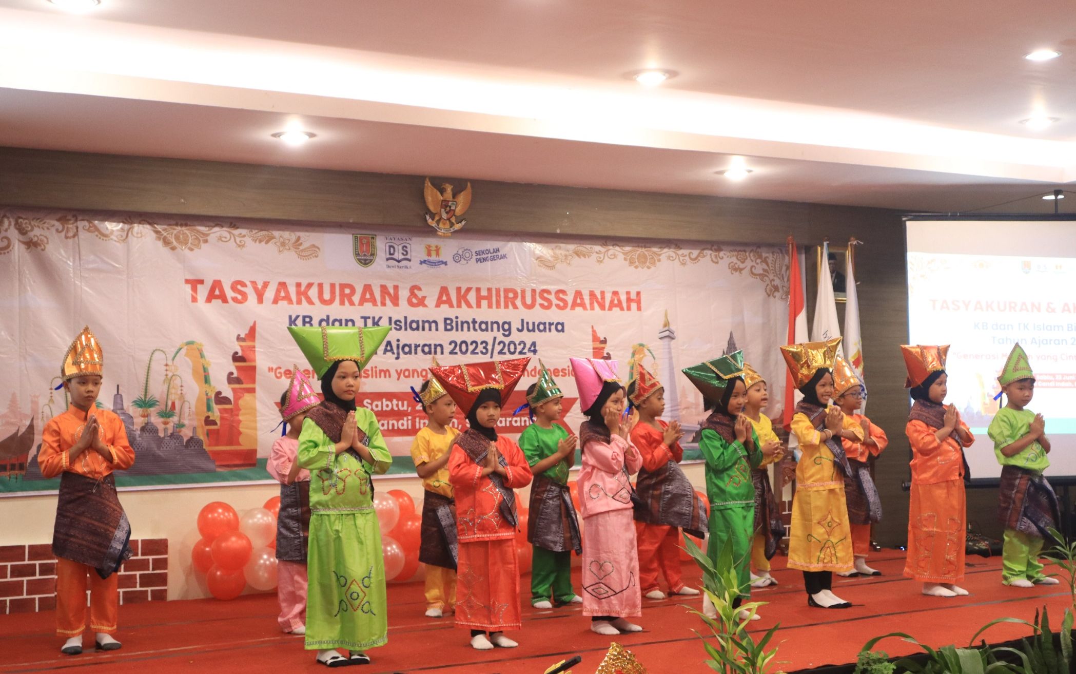 Tasyakuran dan Akhirussanah KB TK Bintang Juara tema Generasi Muslim Yang Cinta Budaya Indonesia.