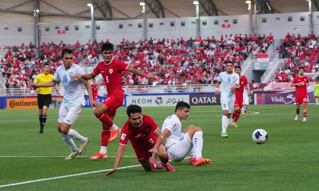 Heboh! 4 keputusan kontroversial wasit Shen Yinhao dalam laga Uzbekistan vs Indonesia