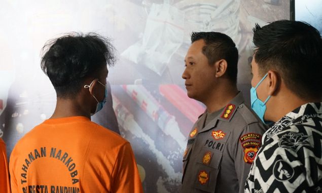 Polresta Bandung Tangkap Seorang Pelaku Pengedar Miras Oplosan Merk Impor, Sehari Bisa Produksi 30-50 Botol