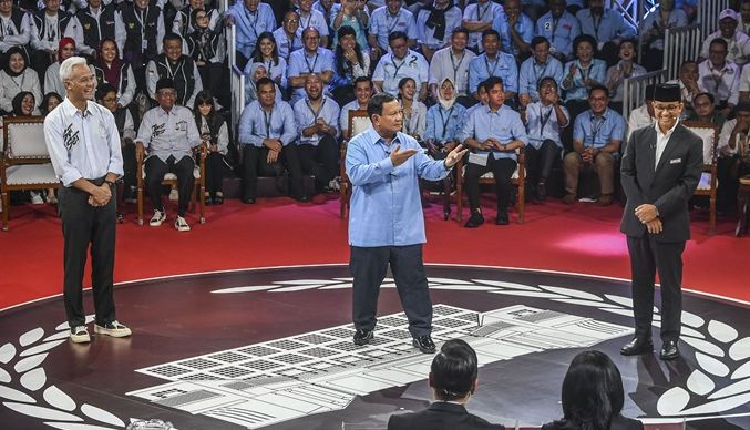 Debat Capres Anies Baswedan (kanan), Prabowo Subianto (tengah), dan Ganjar Pranowo (kiri).