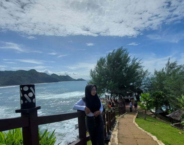 Pantai Menganti Kebumen, objek wisata pantai saat weekend dengan keluarga di Jawa Tengah