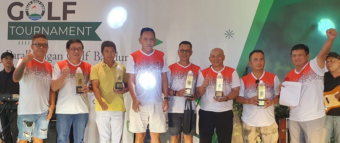 Para pemenang pertandingan HUT ke-42 Fella Bandung di lapang golf Bumi Parahyangan, Bandung Barat Selasa 22 Mei 2023./Aloen