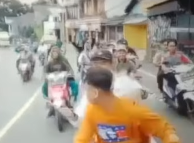 Germobolan remaja bersenjata tajam meresahkan warga di CIkalong Wetan Bandung Barat