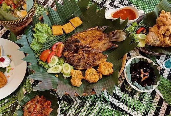Aneka menu hidangan yang cocok dinikmati saat bukber di tempat wisata kuliner Roofpark Cafe & Restaurant di Bogor.