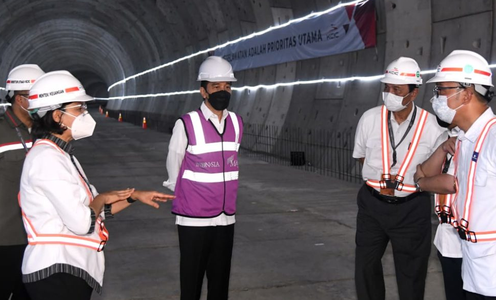 Presiden Jokowi saat meninjau pembangunan kereta cepat Jakarta-Bandung, beberapa waktu lalu.