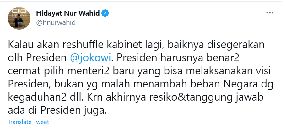 Cuitan Hidayat Nur Wahid soal reshuffle kabinet Indonesia Maju tahun 2021 yang dipimpin Presiden Jokowi.