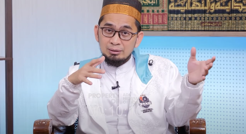 Ustadz Adi Hidayat jelaskan 3 amalam penting di bulan Ramadhan.
