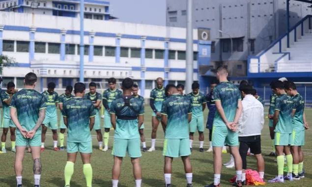 Tim Persib Berlatih Dengan Pita Hitam di Lengan, Masih Berduka Atas Tragedi Kanjuruhan Malang