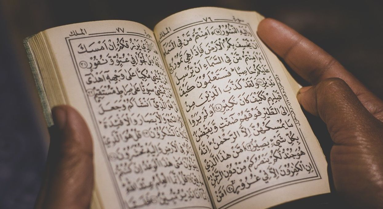 Bacaan Salat Tarawih Ramadhan 2021 Surah Al Humazah Dan Al Fil Lengkap Dengan Terjemahan Dan Latinnya Pikiran Rakyat Majalengka