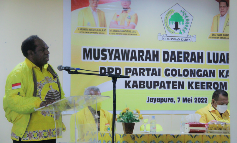Memberikan Sambutannya, Piter Gusbager, SHut, MUP, terpilih menjadi Ketua Umum DPD Partai Golkar Kabupaten Keerom tahun 2022.