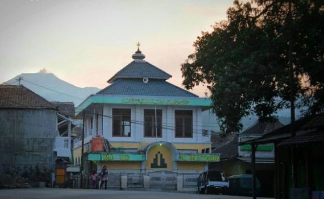 Masjid Mustaqiem Linggapura Kecamatan Tonjong Brebes 