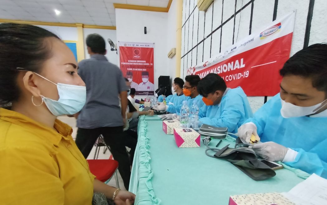 Antusiasme masyarakat dalam mengikuti vaksinasi dosis 2 yang dilaksanakan oleh Projo Kabupaten Tegal