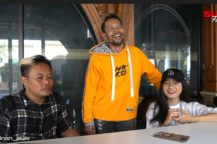 Sallsa Bintan Bakal Bikin Single Lagu Karya Tri Suaka Didukung oleh Anton  Abox dan Sule - Malang Terkini