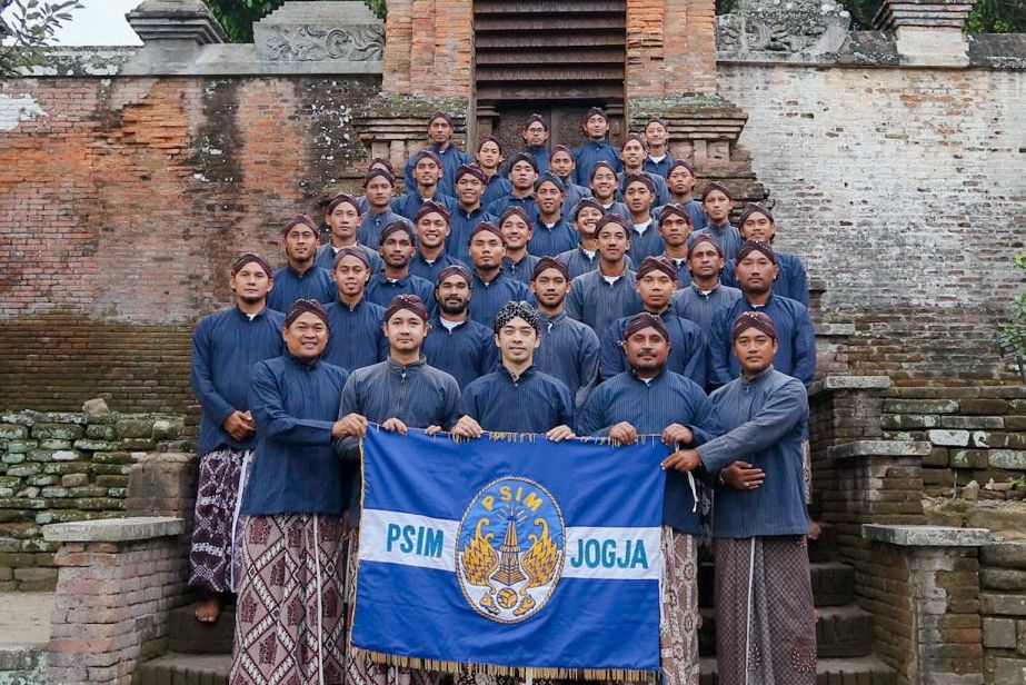 Para pemain PSIM Yogyakarta usai ziarah ke Makam Raja-Raja di Bantul dan Imogiri pada Kamis, 18 Agustus 2022.