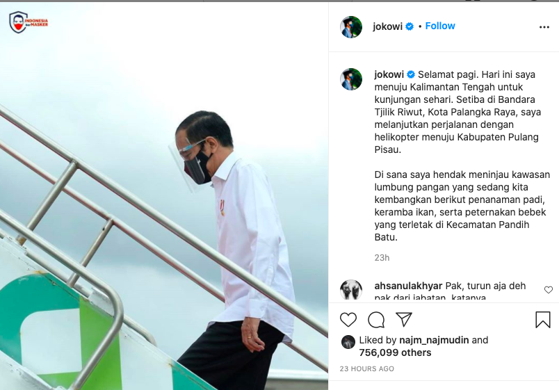 Tangkapa layar Presiden Jokowi sedang menaiki pesawat untuk menuju Kalimantan Tengah, Kamis 8 Oktober 2020