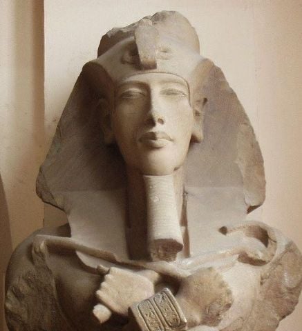 Patung Firaun Akhenaten Ini Mendadak Viral, Netizen: Mirip Jokowi