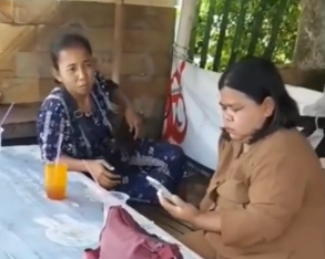 Viral video ibu-ibu nyuruh anaknya ngemis di Kuningan Jawa Barat./hariankopas
