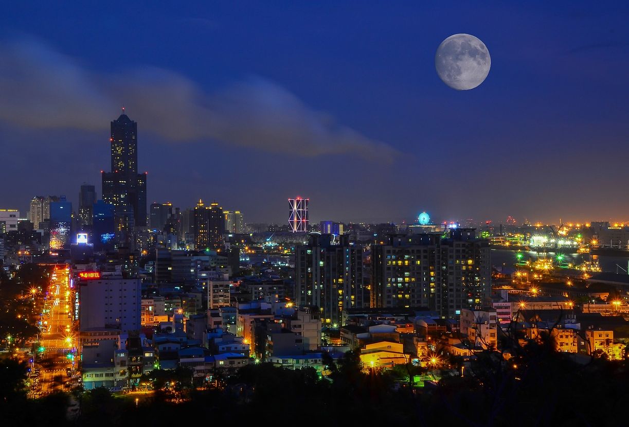 Ilustrasi Kota Taipei di Taiwan saat malam hari.