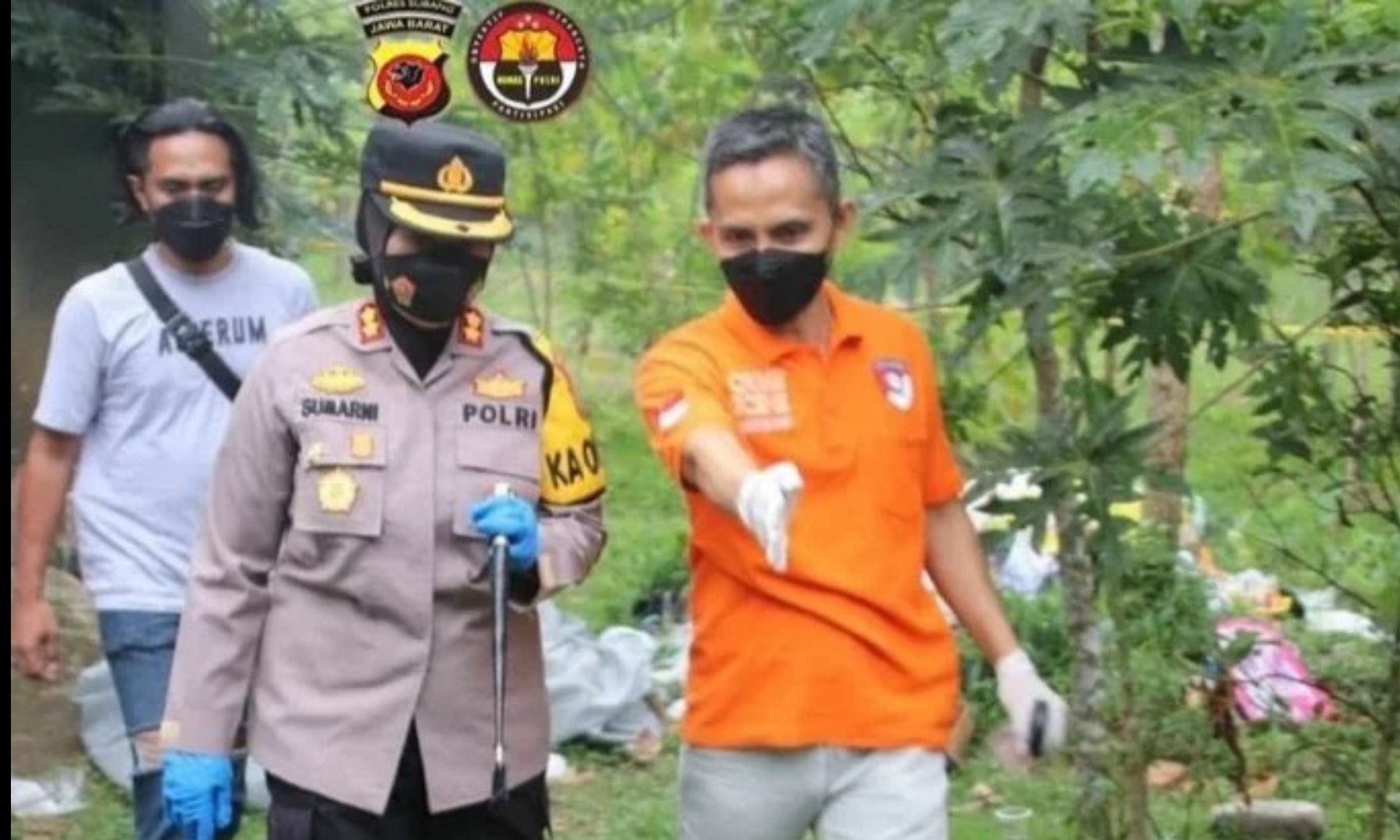 Kapolres Subang AKBP Sumarni saat olah TKP kasus pembunuhan ibu dan anak di Subang.