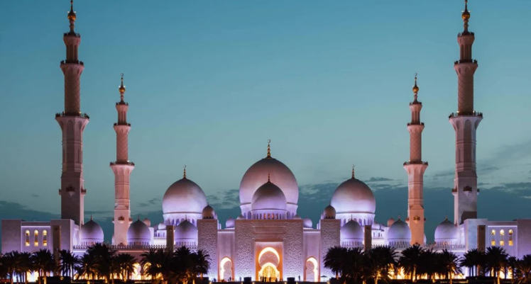 Sheikh Zayed Grand Mosque di Abu Dhabi yang replikanya tengah dibangun di Solo, Jateng. *