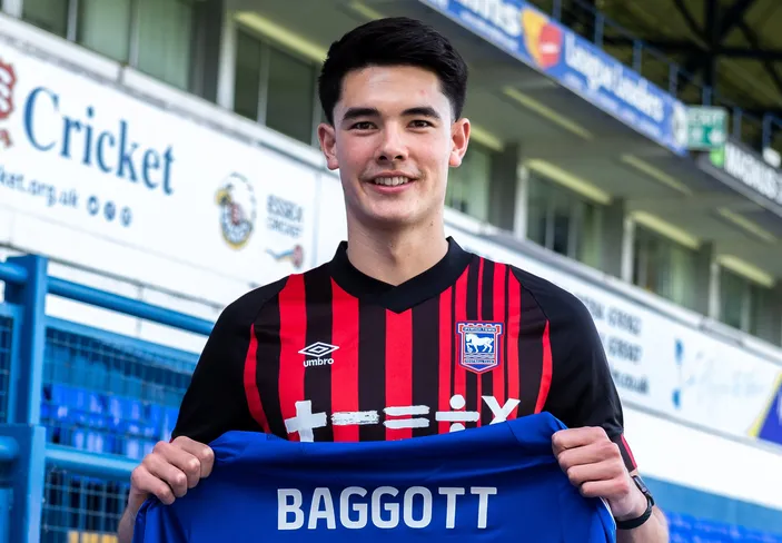 Ipswich Town Hadapi Wolves di Carabao Cup, Manajer Konfirmasi Elkan Baggott Bakal Duet dengan George Edmundson