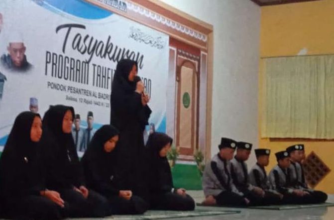 Ujian Terbuka Hafalan 10 Kader Hafidz/Hafidzah Ponpes Al Badriyah Rarang Lombok Timur