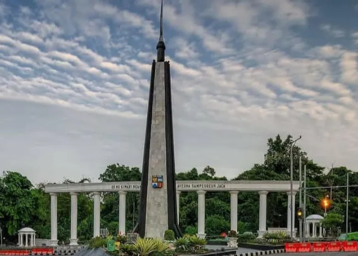 Tugu Kujang Simbol Wisata Bogor Yang Penuh Makna Sejarah Depok Daily